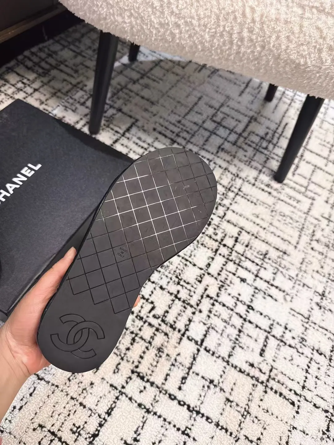 👟👟Ex-factory price 502👟👟 High version Chanel new color thick-soled slippers, easy to wear and versatile, must-have high-end tool shoes in summer, upper lambskin & customized denim, lining calfskin, original outsole Size: 35-39 (customized for 40, non-refundable)
